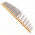 Peine Profesional C6704 – Forma de Media Luna, Mango de Aluminio naranja 18cm y Dientes de Aguja Ligeros para Gatos y Perros - Multi Grooming Pet´s